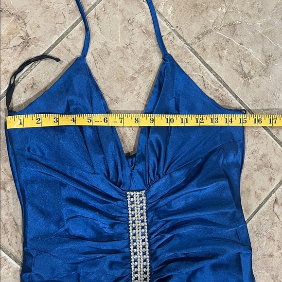 Elegant Blue Halter Evening Gown - Picture 7 of 9